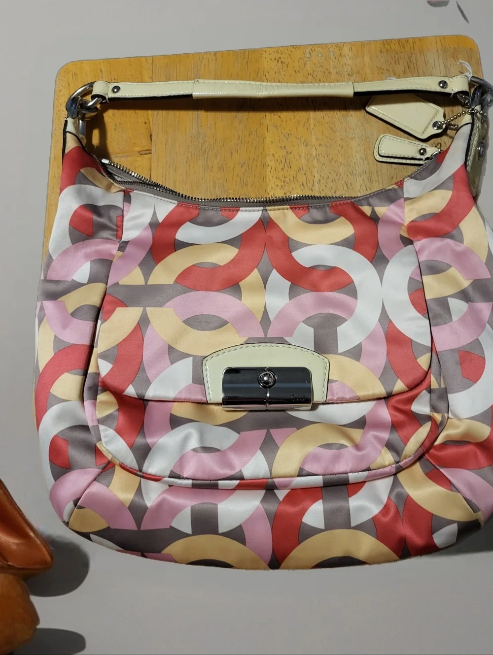 COACH KRISTIN OPT ART C HOBO SHOULDER bag. PINK RED WHITE YELLOW.